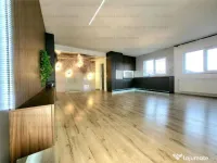 Apartament cu 3 camere, decomandat - zona Sanpetru 