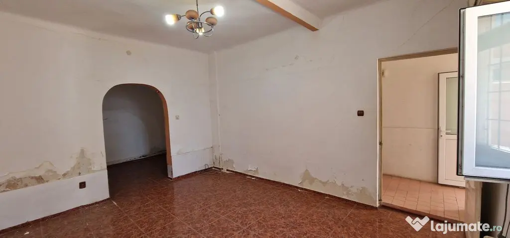 Apartament situat in zona Peninsula, ideal birouri.