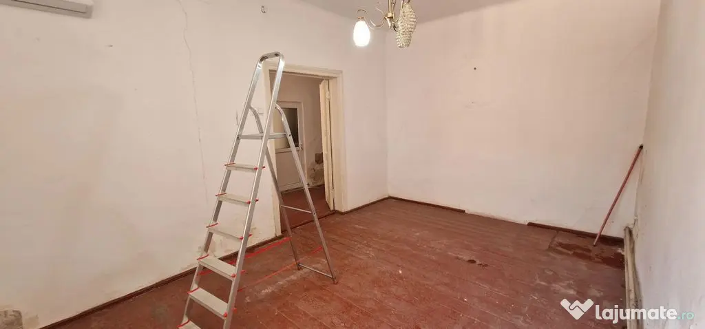 Apartament situat in zona Peninsula, ideal birouri.