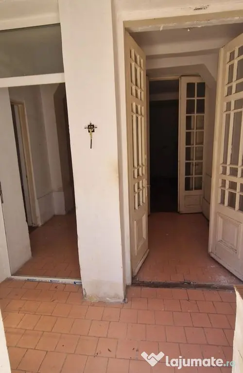 Apartament situat in zona Peninsula, ideal birouri.
