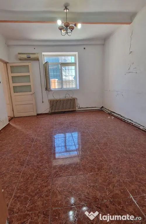 Apartament situat in zona Peninsula, ideal birouri.