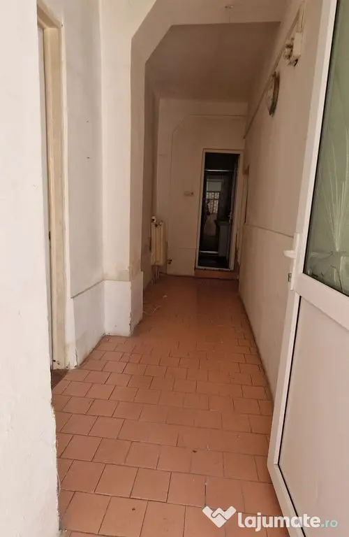 Apartament situat in zona Peninsula, ideal birouri.