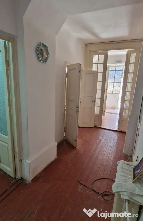 Apartament situat in zona Peninsula, ideal birouri.