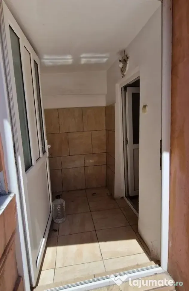 Apartament situat in zona Peninsula, ideal birouri.