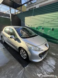 Mașina Peugeot 207 