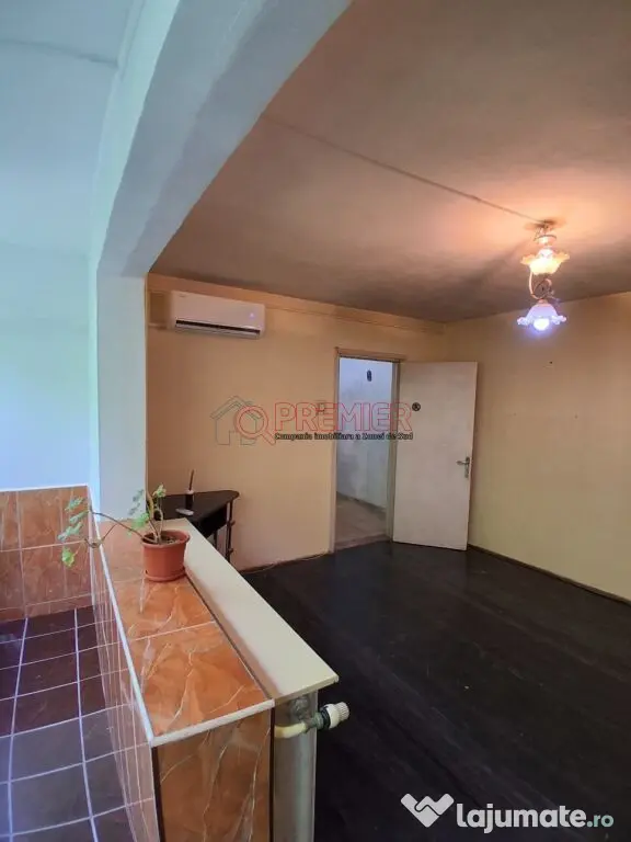 3 Camere Piata Straduintei | 66 mp | Necesita Renovare