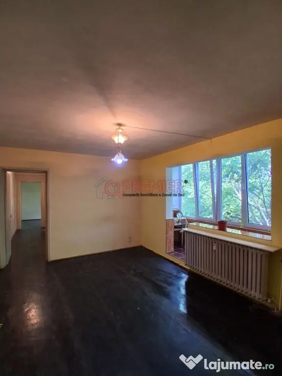 3 Camere Piata Straduintei | 66 mp | Necesita Renovare