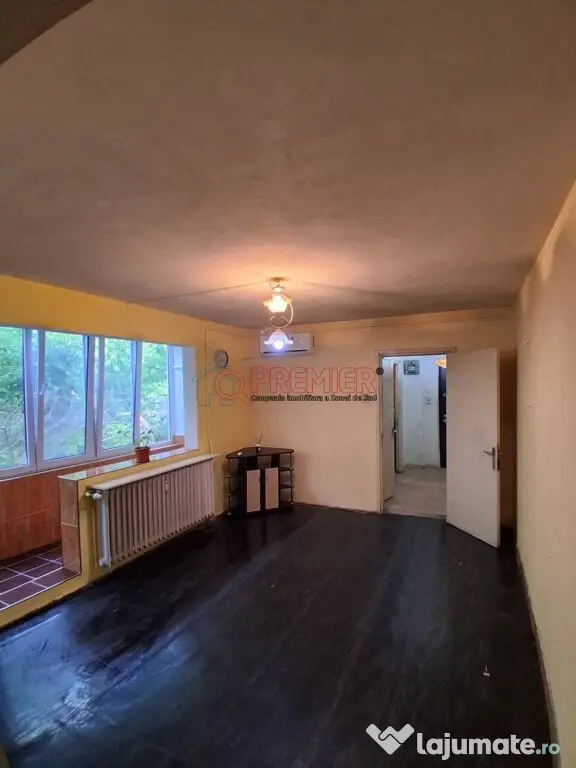 3 Camere Piata Straduintei | 66 mp | Necesita Renovare
