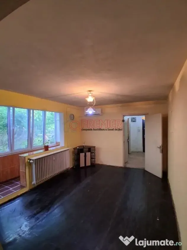3 Camere Piata Straduintei | 66 mp | Necesita Renovare