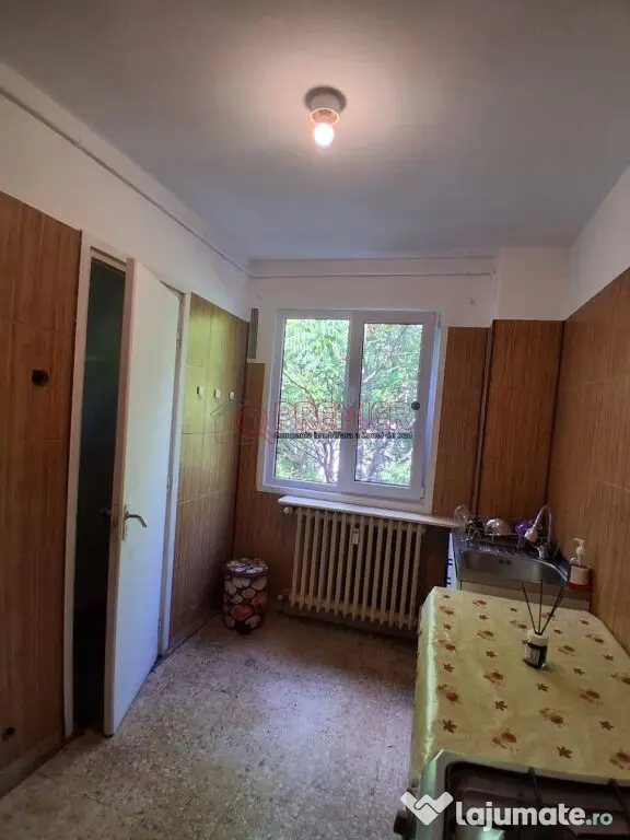 3 Camere Piata Straduintei | 66 mp | Necesita Renovare