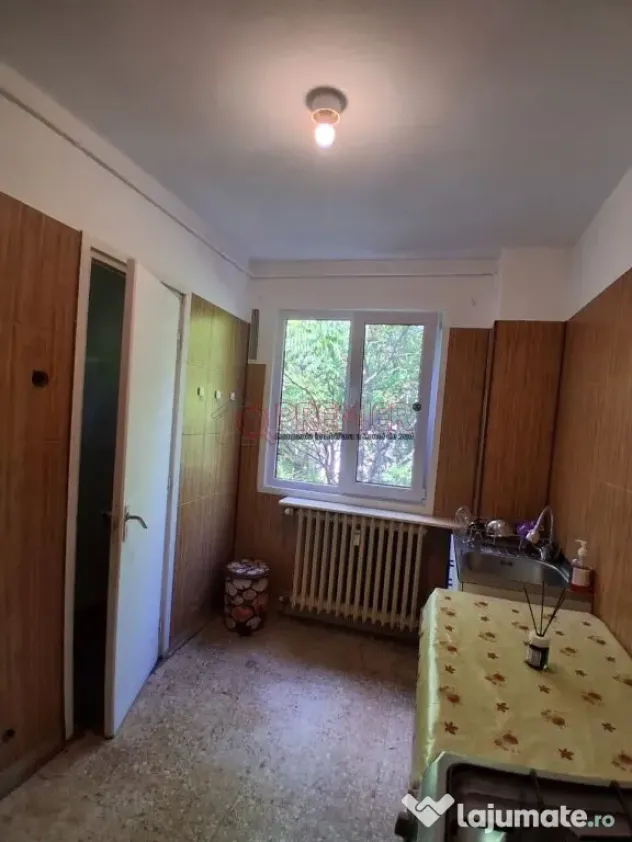 3 Camere Piata Straduintei | 66 mp | Necesita Renovare