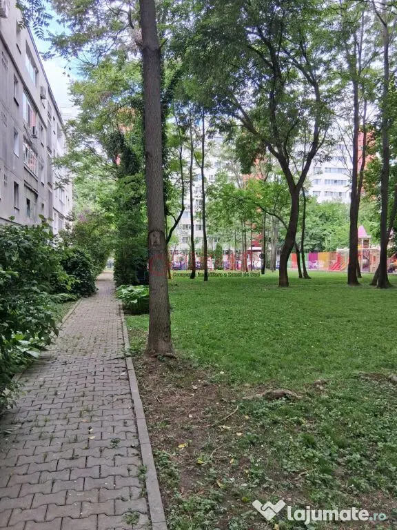 3 Camere Piata Straduintei | 66 mp | Necesita Renovare