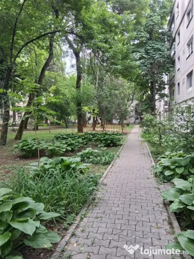 3 Camere Piata Straduintei | 66 mp | Necesita Renovare