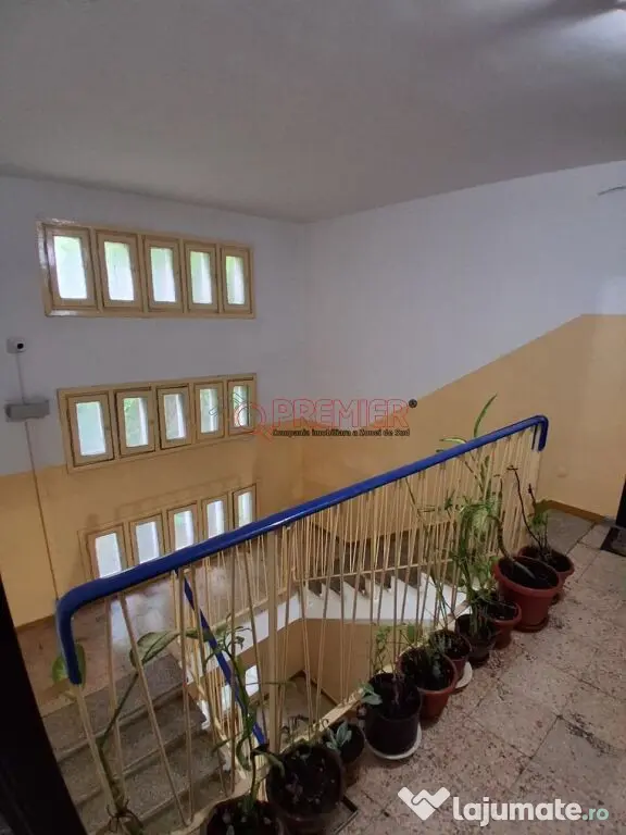 3 Camere Piata Straduintei | 66 mp | Necesita Renovare