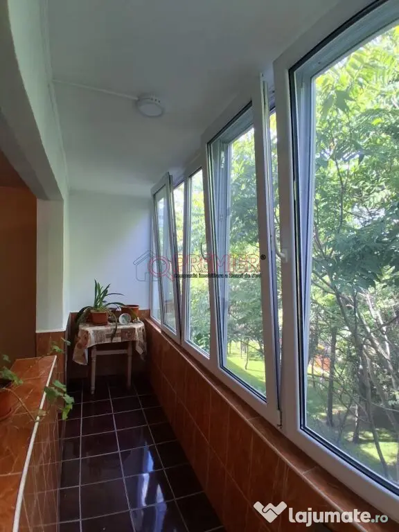 3 Camere Piata Straduintei | 66 mp | Necesita Renovare