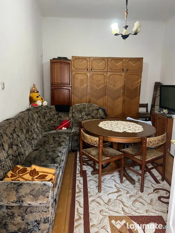 Apartament 3 camere la curte in centru Abrud,