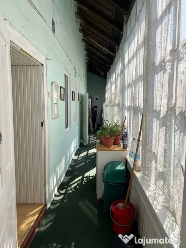 Apartament 3 camere la curte in centru Abrud,