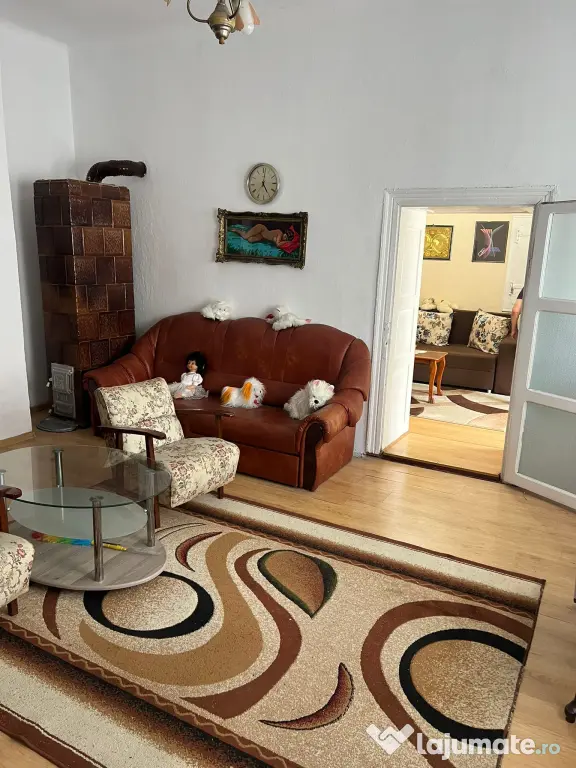 Apartament 3 camere la curte in centru Abrud,