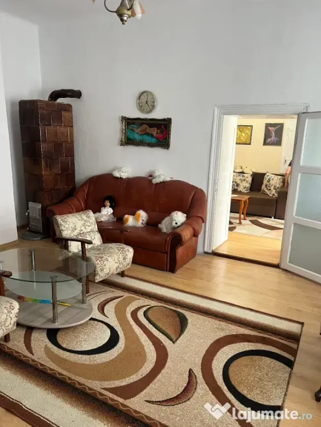 Apartament 3 camere la curte in centru Abrud,