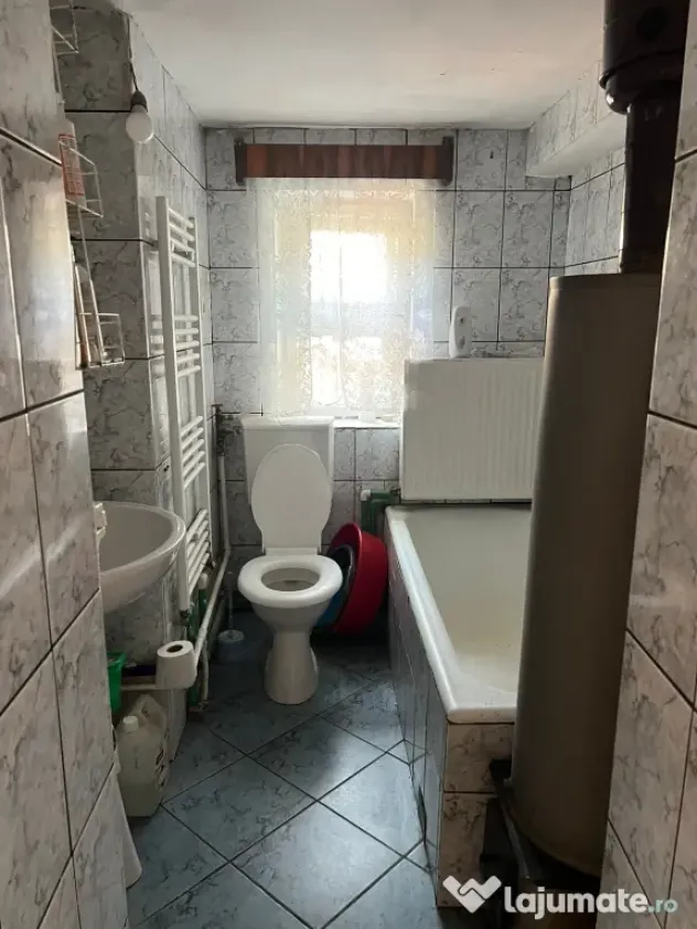 Apartament 3 camere la curte in centru Abrud,