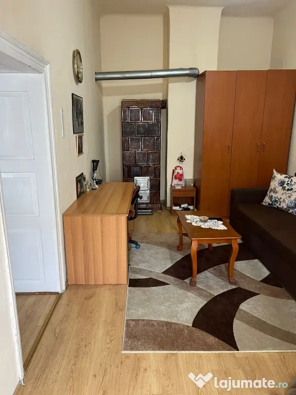 Apartament 3 camere la curte in centru Abrud,