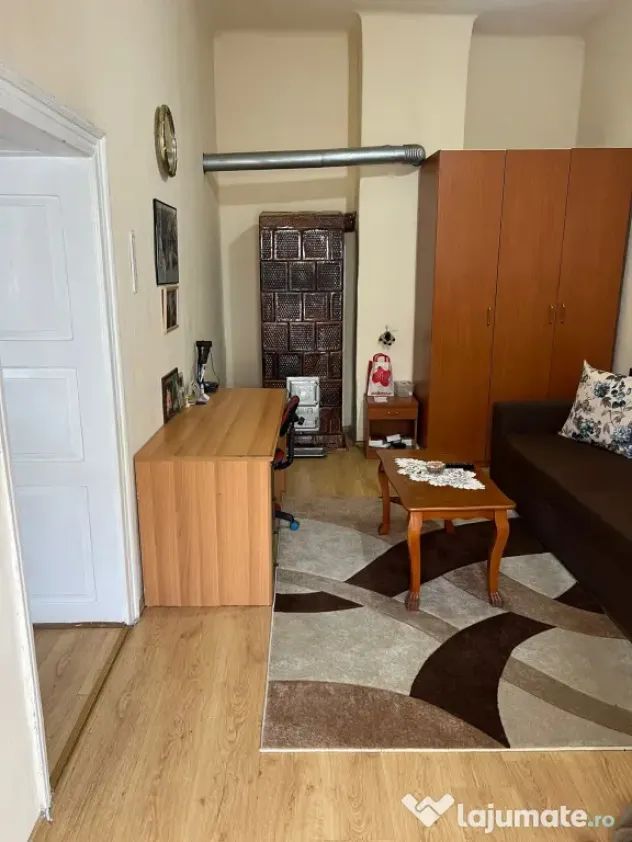 Apartament 3 camere la curte in centru Abrud,
