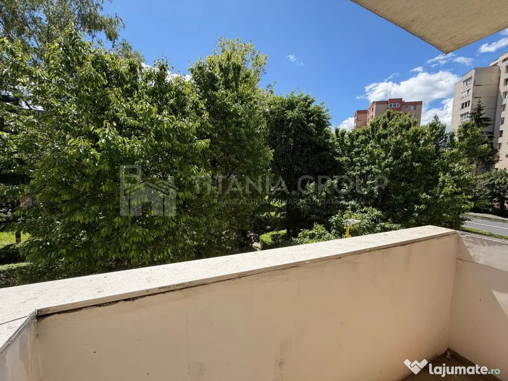 Apartament 3 camere, etaj intermediar - Bulevardul Saturn