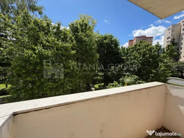 Apartament 3 camere, etaj intermediar - Bulevardul Saturn