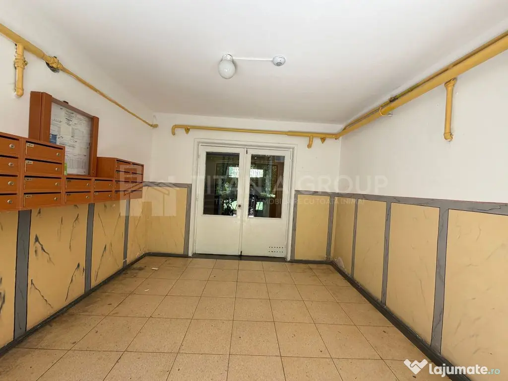 Apartament 3 camere, etaj intermediar - Bulevardul Saturn