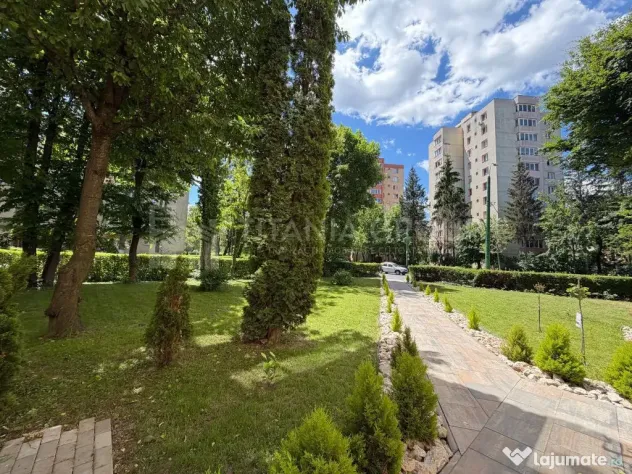 Apartament 3 camere, etaj intermediar - Bulevardul Saturn