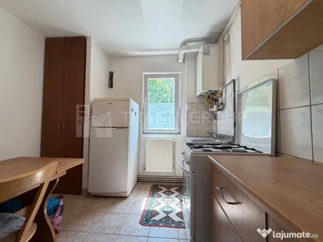 Apartament 3 camere, etaj intermediar - Bulevardul Saturn