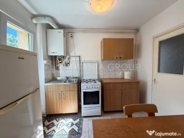 Apartament 3 camere, etaj intermediar - Bulevardul Saturn