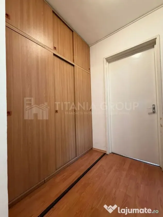 Apartament 3 camere, etaj intermediar - Bulevardul Saturn