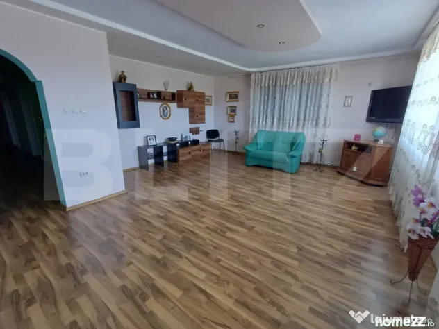 Casă cu 8 camere, 400 mp, 15 ari teren, Salcea - Suceava (Suceava)