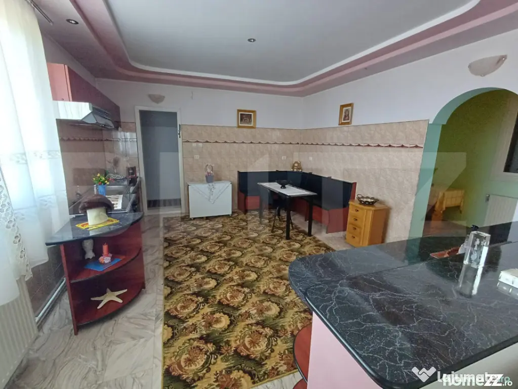 Casă cu 8 camere, 400 mp, 15 ari teren, Salcea - Suceava (Suceava)