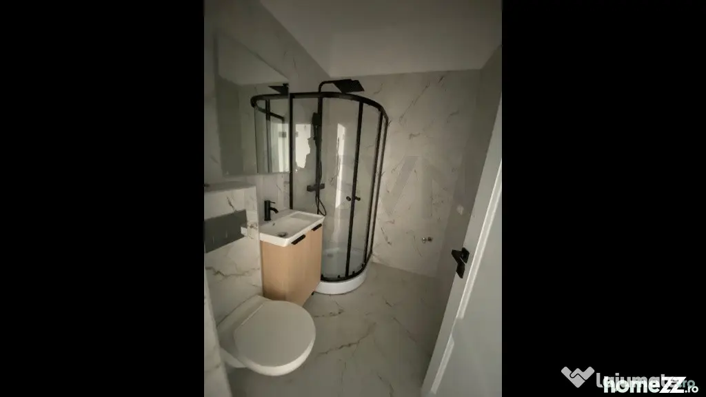Apartament 3 camere - nemobilat - pretabil birou