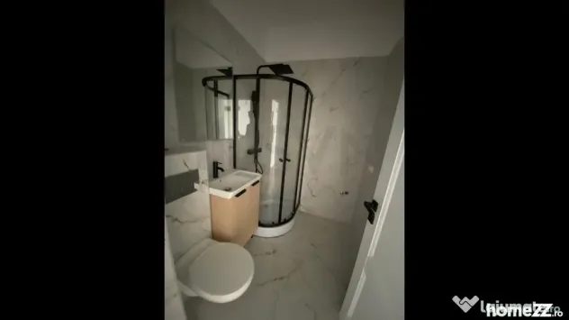 Apartament 3 camere - nemobilat - pretabil birou