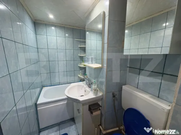 Apartament 2 camere, semidecomandat, cu balcon, etaj 3/4 - Hunedoara (Hunedoara)