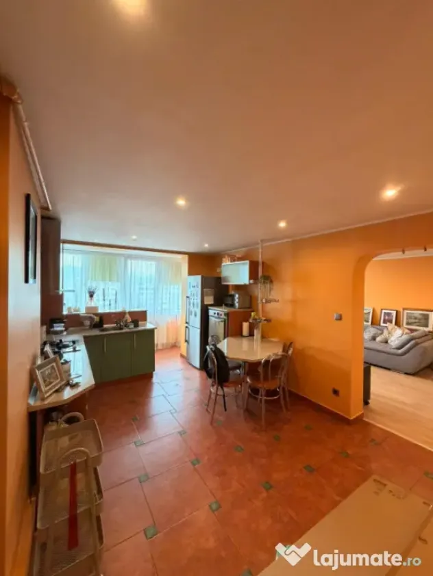 Apartament 2 camere decomandat, 61 mp, parcare, zona Ultrace