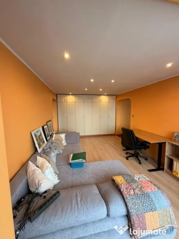 Apartament 2 camere decomandat, 61 mp, parcare, zona Ultrace