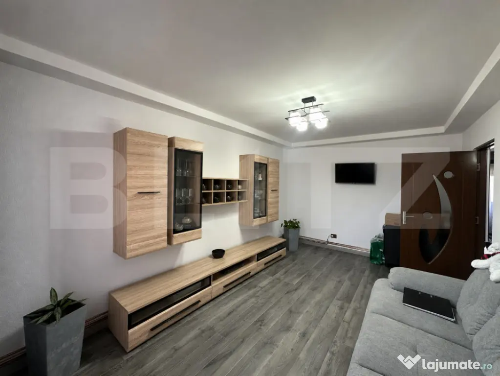 Apartament spațios 4 camere, de vânzare, 71.40 mp – Micr