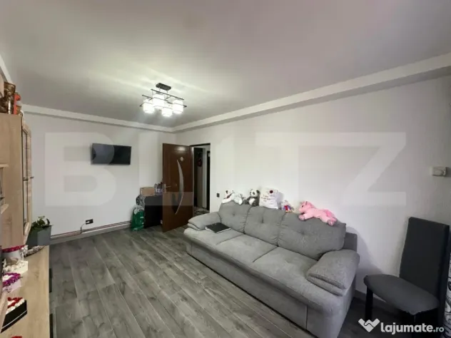 Apartament spațios 4 camere, de vânzare, 71.40 mp – Micr
