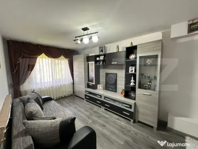 Apartament spațios 4 camere, de vânzare, 71.40 mp – Micr