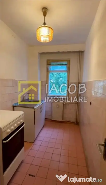 Apartament cu 3 camere, etajul 1, str. Milcov, Bacau