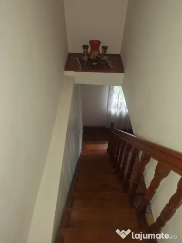 CASA/CABANA DE VANZARE IN ZONA LINISTITA DE MUNTE