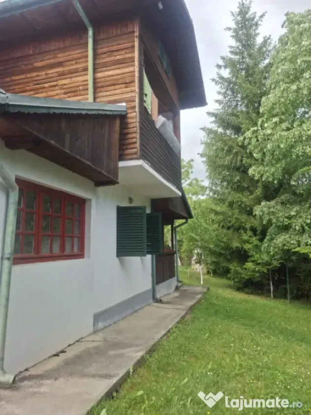 CASA/CABANA DE VANZARE IN ZONA LINISTITA DE MUNTE