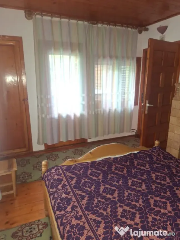 CASA/CABANA DE VANZARE IN ZONA LINISTITA DE MUNTE