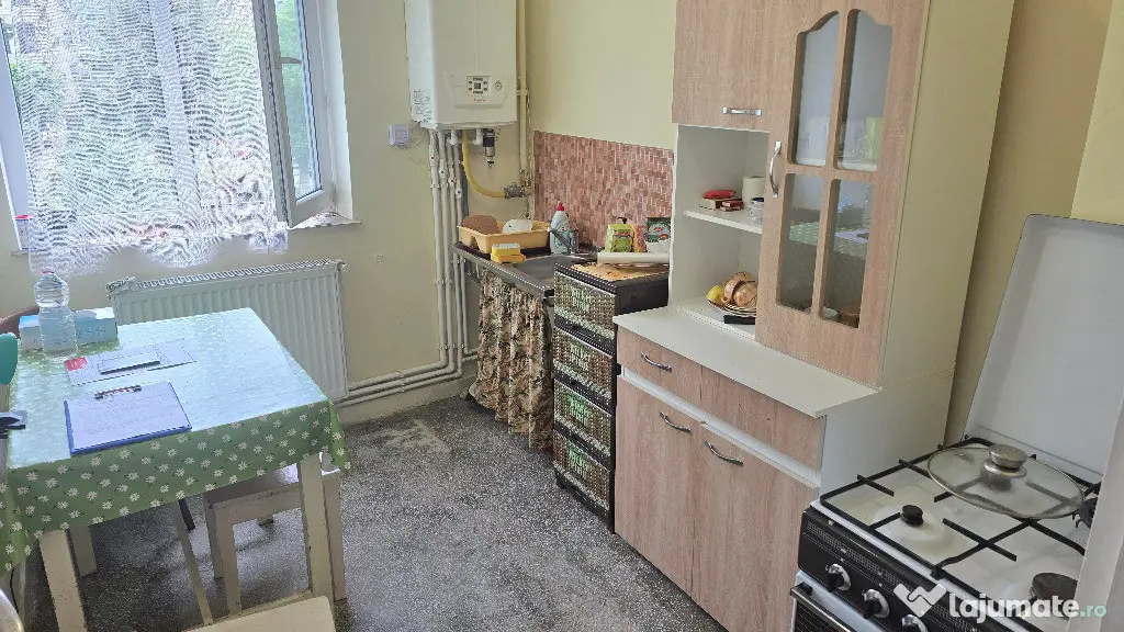 Vand apartament cu 2 camere in Deva, zona Piata Centrala, etaj 1,