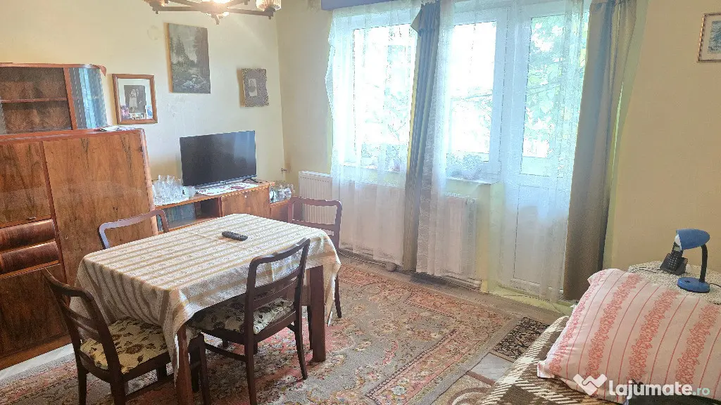 Vand apartament cu 2 camere in Deva, zona Piata Centrala, etaj 1,