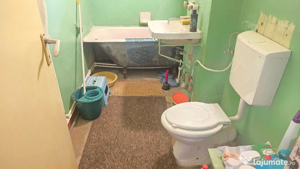 Vand apartament cu 2 camere in Deva, zona Piata Centrala, etaj 1,